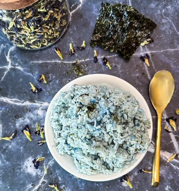 Blue rice with seaweed and flowers.